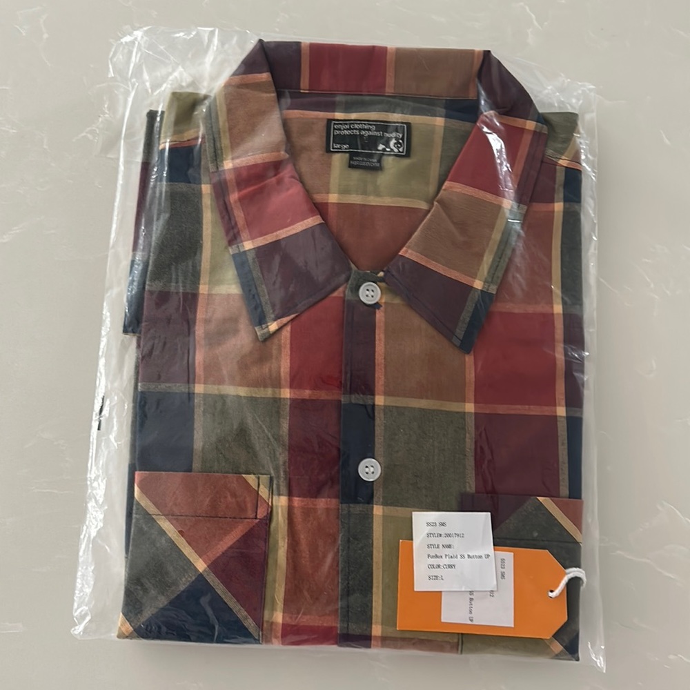 NWT in packaging. Enjoi Men’s short sleeve button up plaid shirt size large